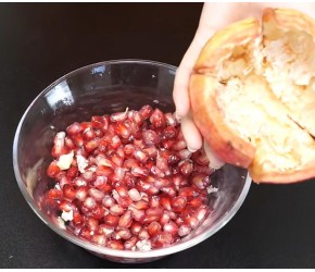 剥石榴最快最轻松的方法，石榴籽全部自动脱落，不费力不脏手