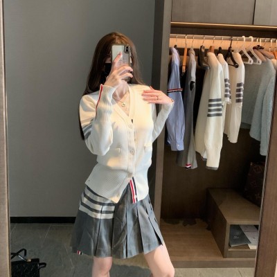 TB女士春秋季新款V领针织开衫修身百搭休闲王*凌同款四扣开衫 1件