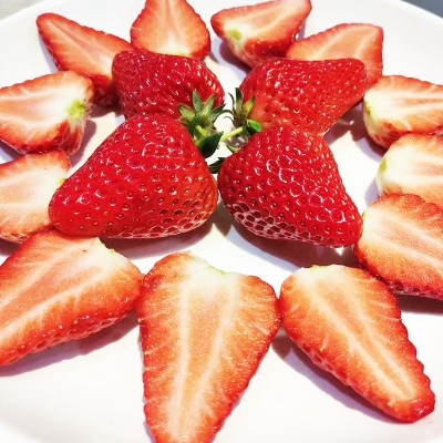 京东包邮丹东九九草莓马家岗99奶油新鲜红颜大果东港九九牛奶礼盒 1斤图2