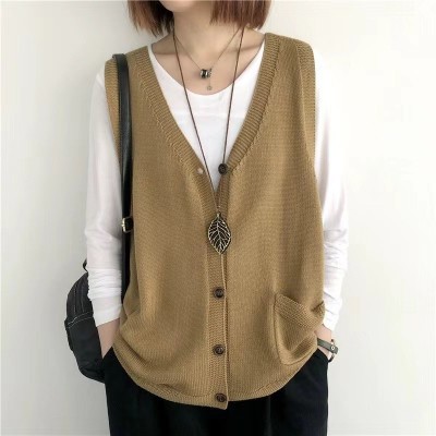 2025春秋新款文艺复古宽松大码V领单排扣无袖针织马甲坎肩背心女图4