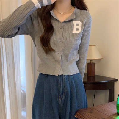 2024春秋韩版长袖针织开衫气质少女字母刺绣外套撞色设计感毛衣女图3