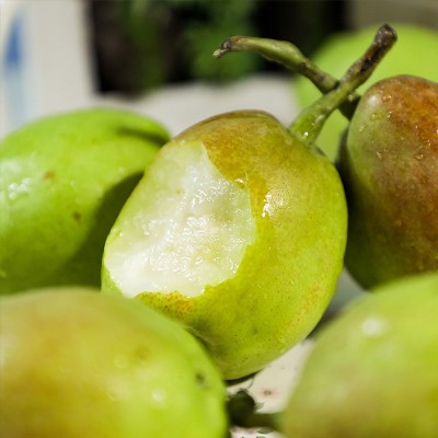 正宗新疆直发库尔勒香梨脆甜新鲜水果母梨当季孕妇应季整箱斤批发