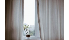 窗帘调节室内光线，轻松改变房间整体氛围